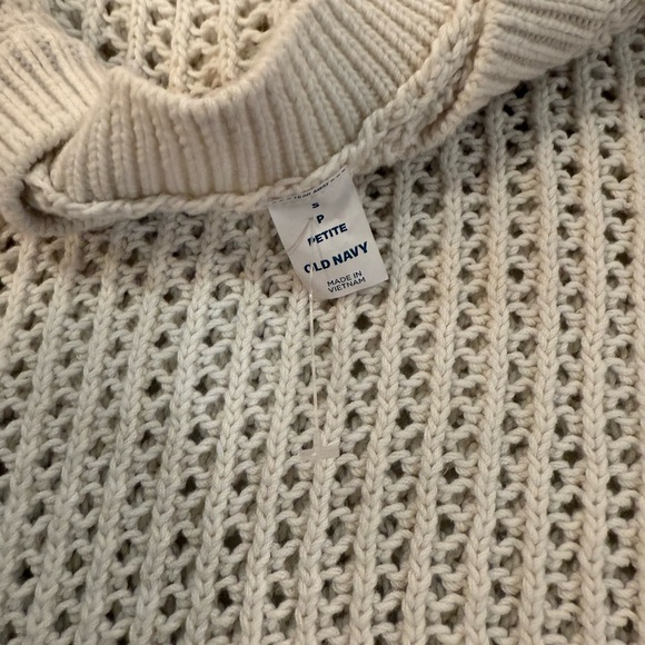 3/20🥳 Old Navy Off-White Knit Sweater - Picture 2 of 4